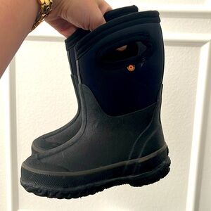 Bogs boots size 8 toddler / classic II